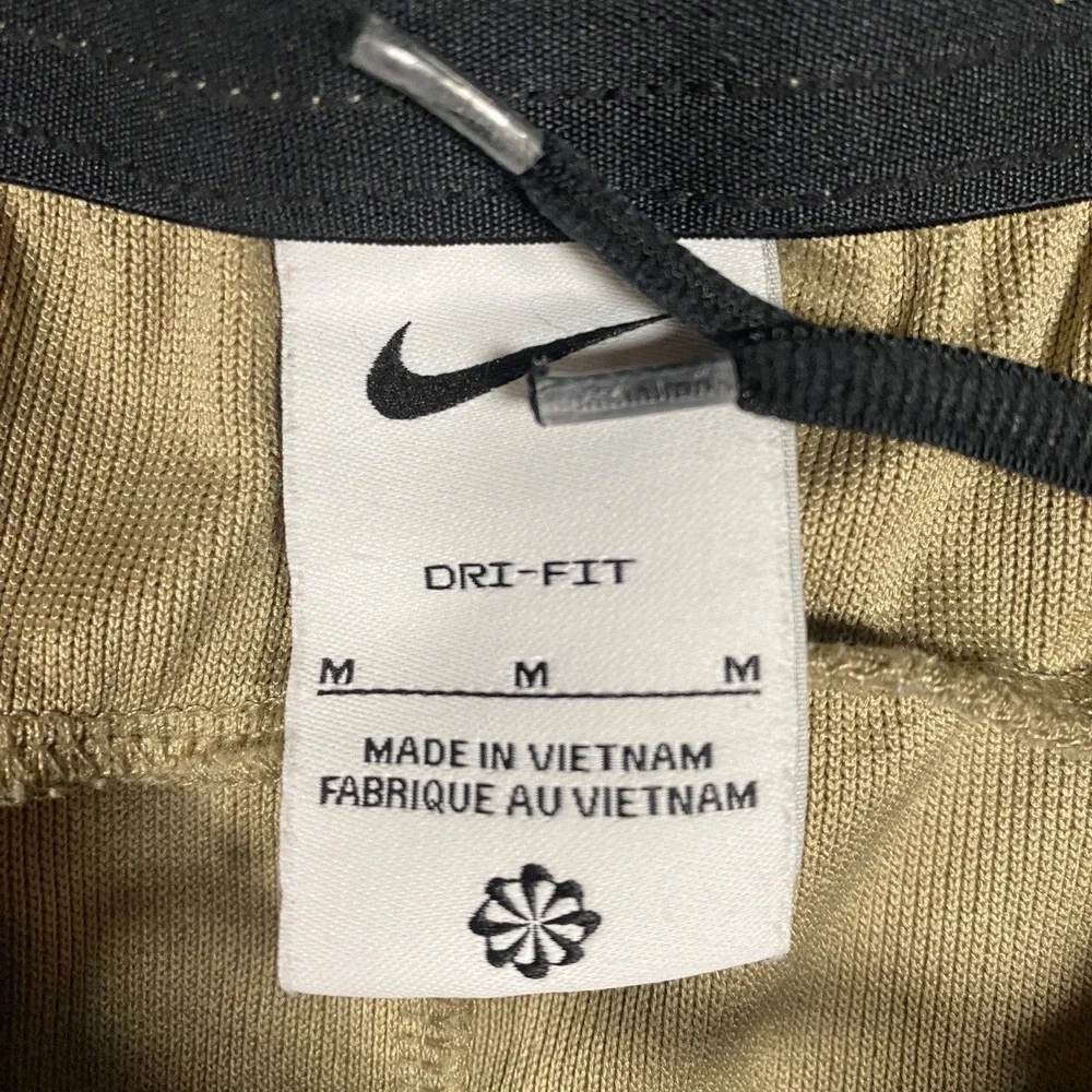 Nike Dri-FIT Training Shorts Mens Size M Tan Khaki DR8796-247 Athletic Gym